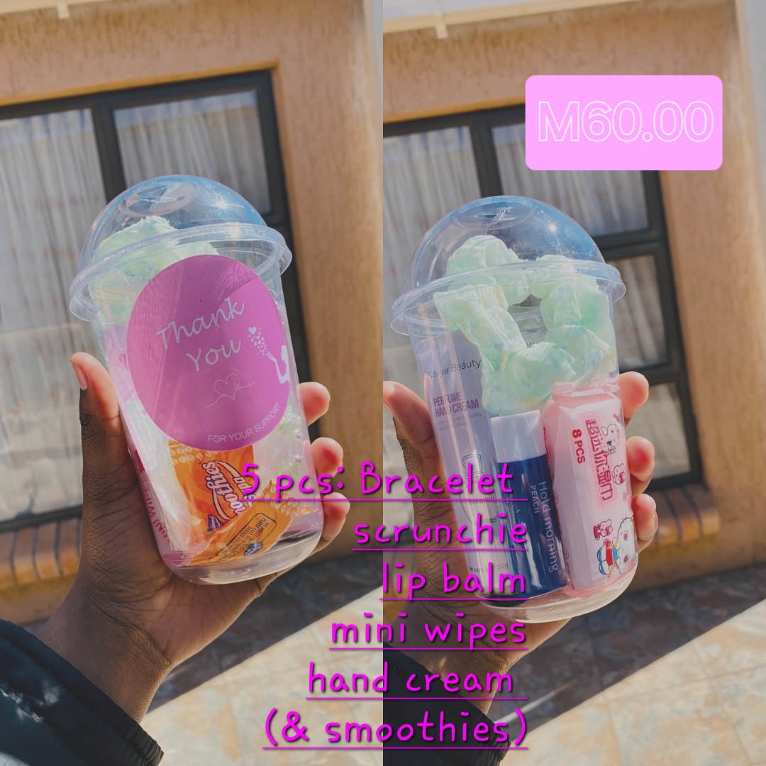 The package (M60.00) includes: bracelet, scrunchie, mini wipes, hand cream and lip balm. (And smooth