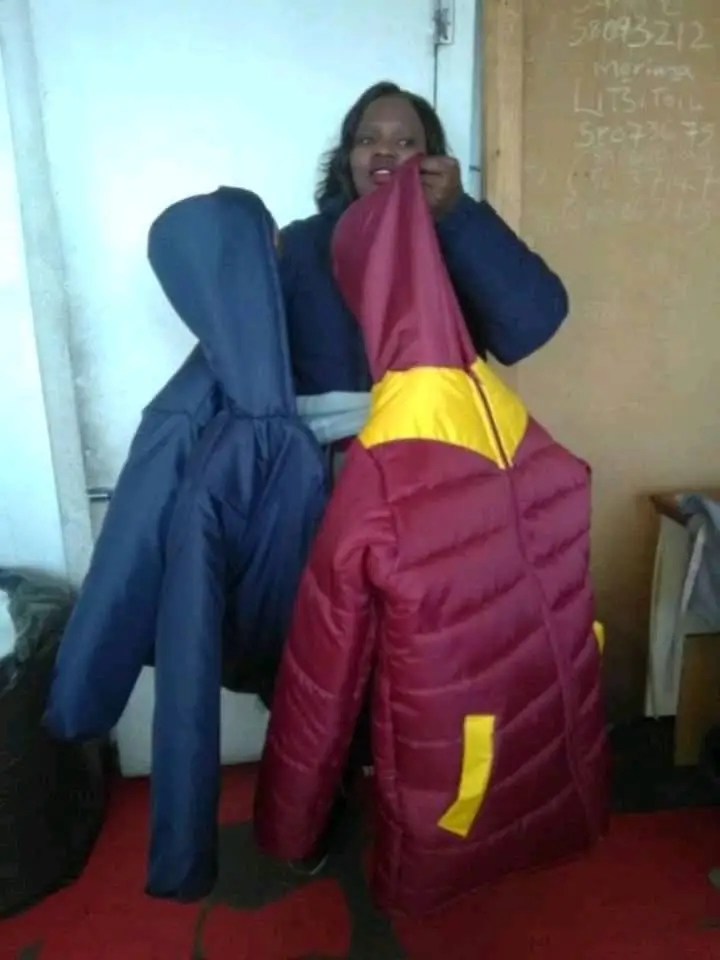 Rona ba ha John's security system   Re design uniform ea bana sekolo le batswali ka di T shirt tsa m