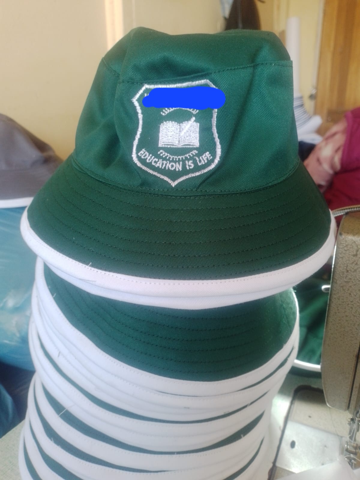 Ke kopa le rokele bana track suit tsa sekolo le dipoti hape ke ea printing